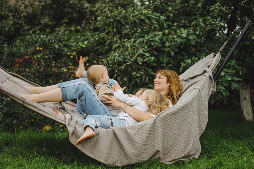 Entspannte Familienzeit draußen | Terrassenüberdachung Freiburg